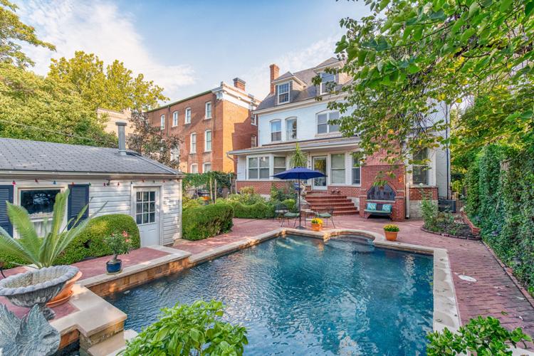 Distinctive Property 6 Lenox Place