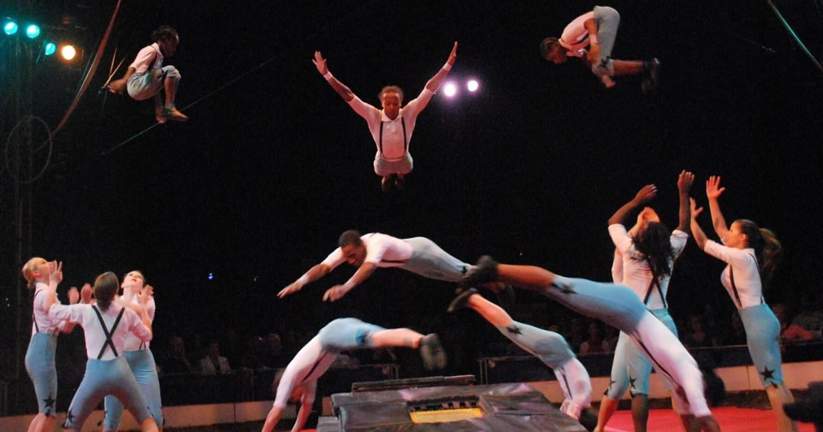 Местный учитель удостоен награды за стимулирование социальных перемен с помощью циркового искусства