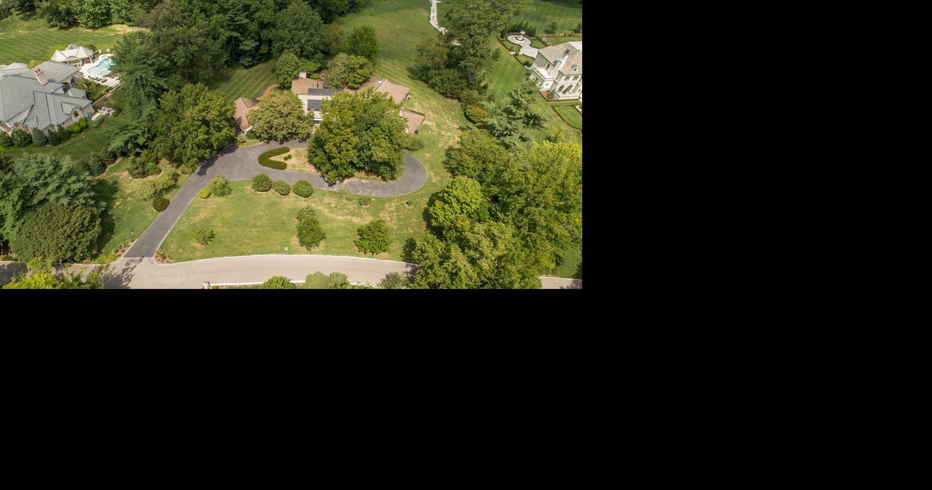Distinctive Property: 2102 S. Warson Road