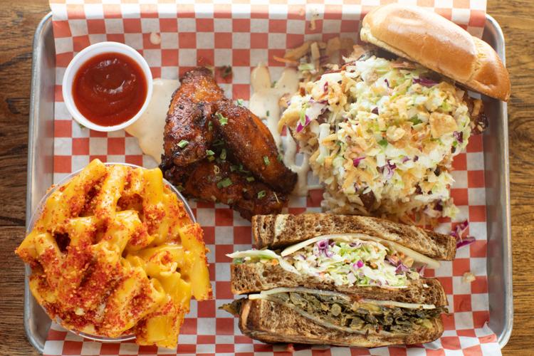 Navin’s BBQ Offers Smoked Meats, Sandwiches and More in St. Louis