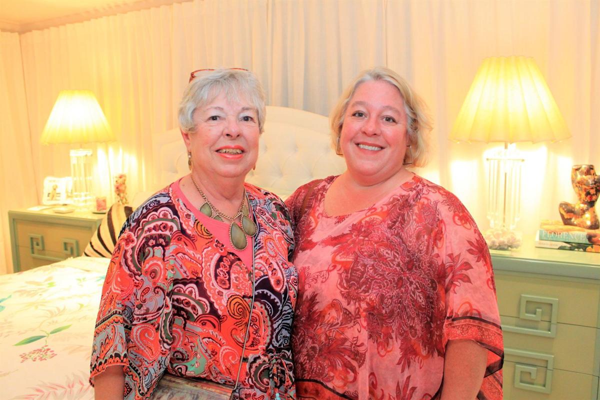 Gretchen Schulte, Sara Dee