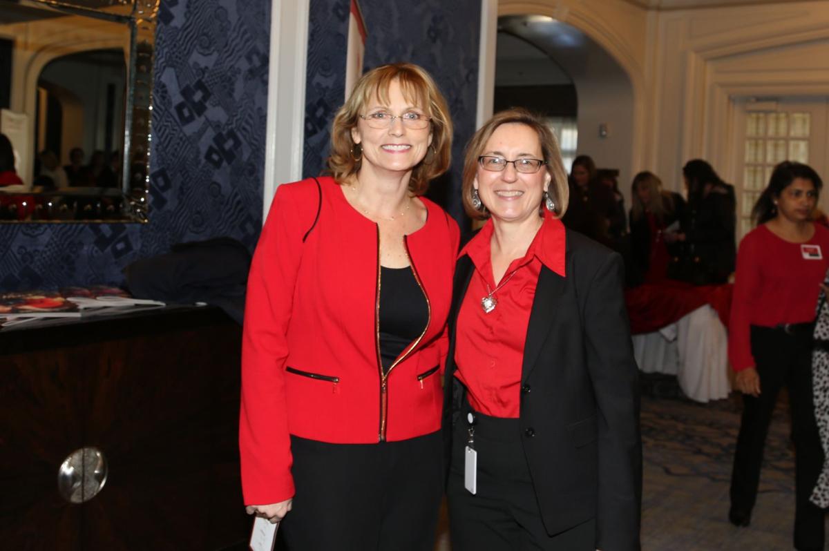 Lisa Hays, Julie Davidson