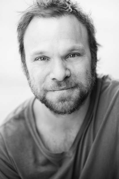 Next photo of Norbert Leo Butz