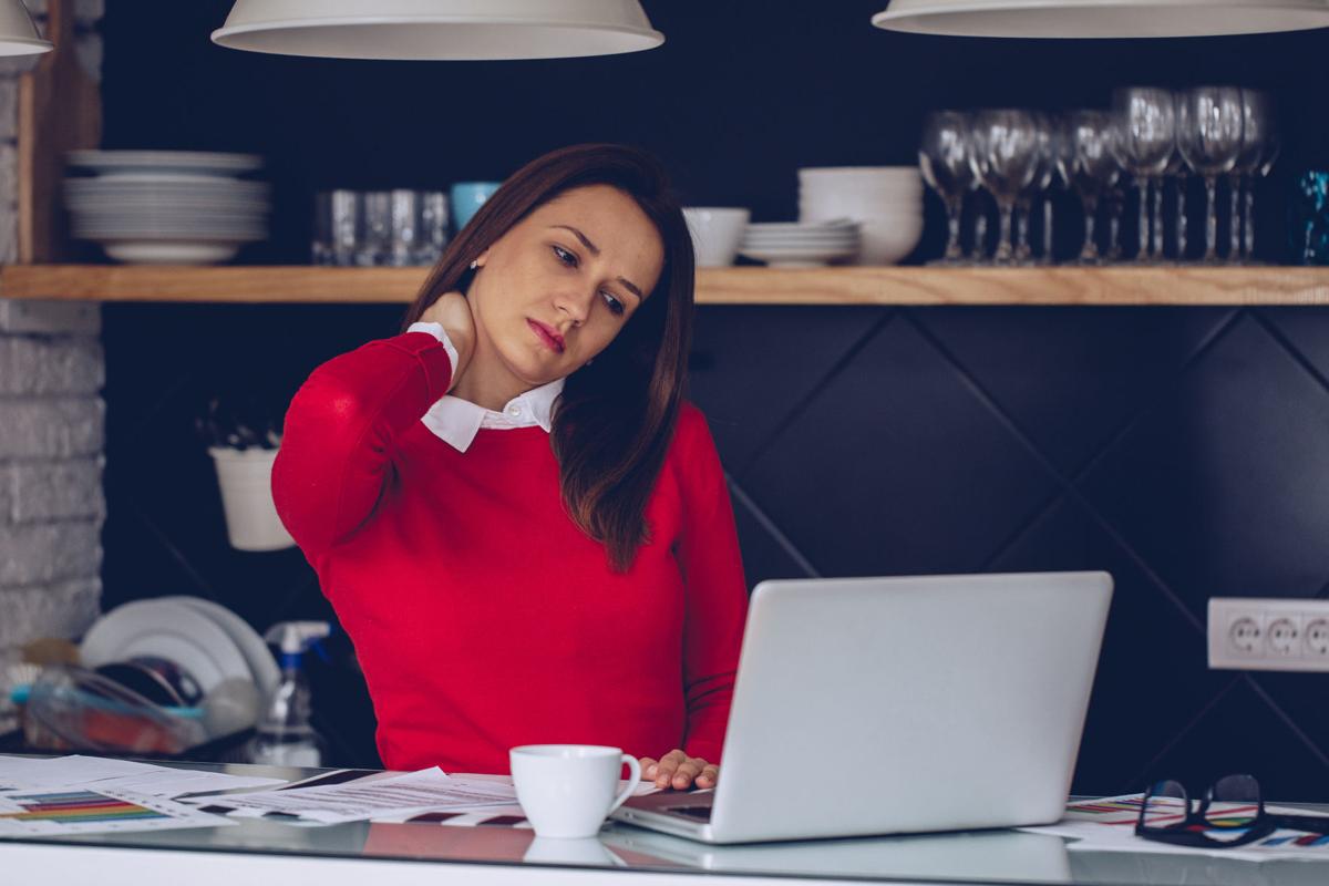 Ergonomics Expert Explains How to Set Up Your Desk