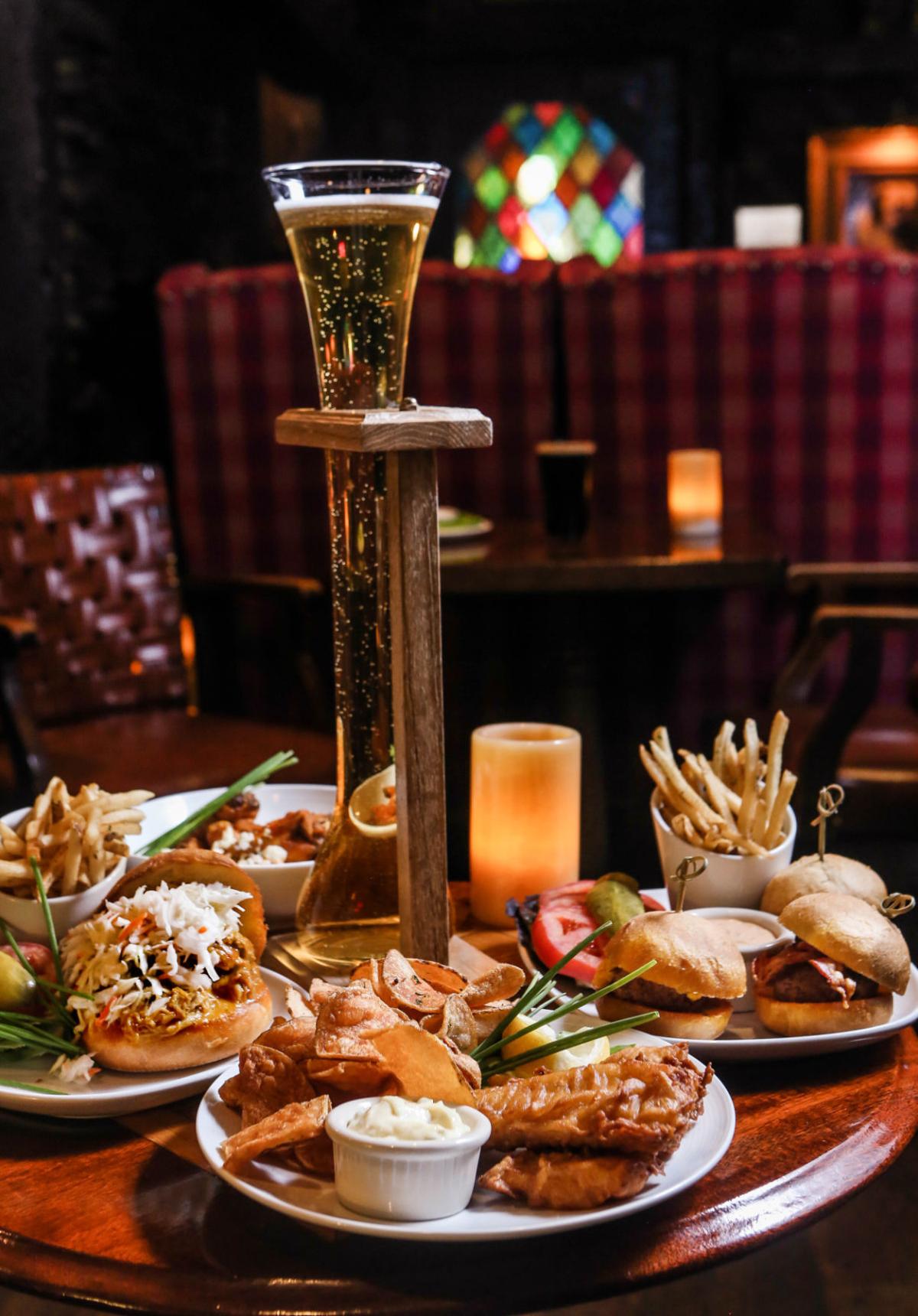 Dinner & A Show Fox and Hounds Features