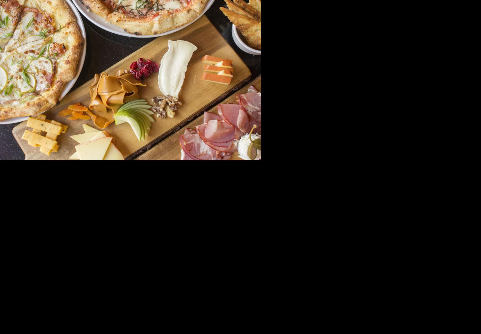 Dinner & A Show Scarlett’s Wine Bar Dining