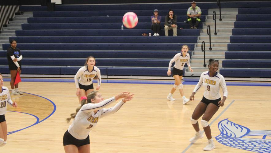Photo Gallery Varsity Volleyball SLHS vs Lutcher Volleyball
