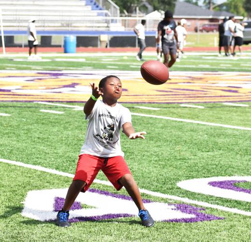 GALLERY Inaugural Amik Robertson Youth Football Camp held Local News