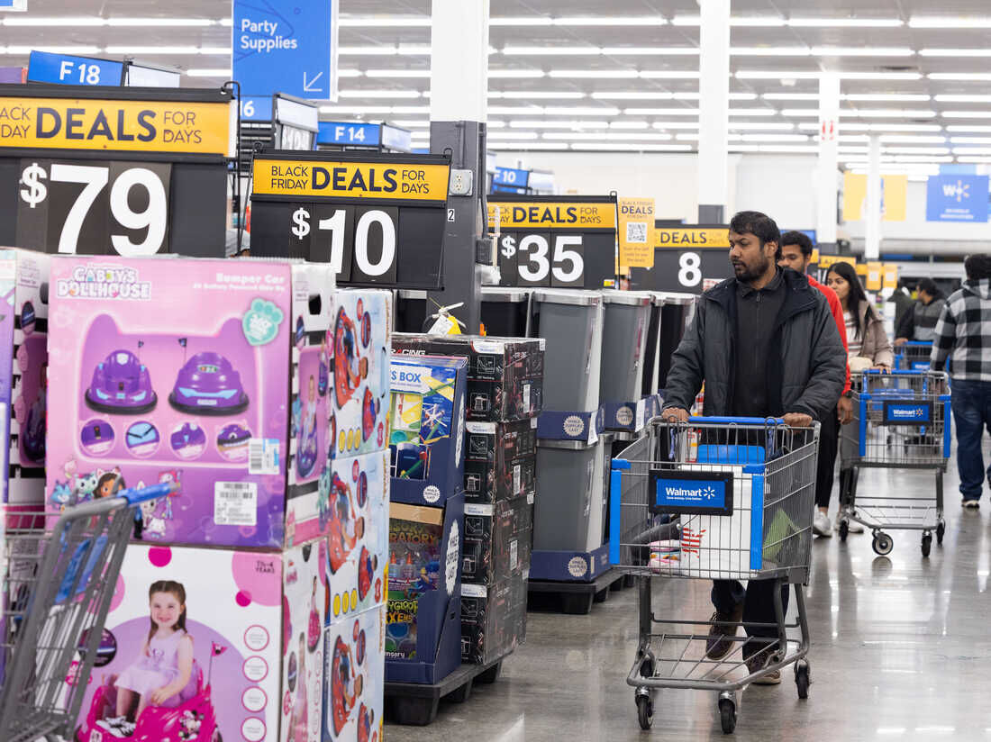 U.S. Black Friday online sales hit record $9 bln despite high inflation-  Adobe Analytics