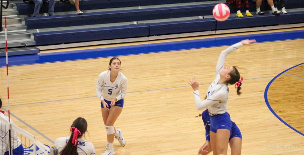 Photo Gallery Varsity Volleyball SLHS vs Lutcher Volleyball