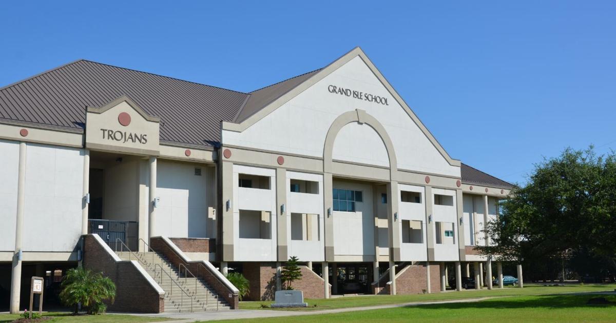 Grand Isle School 2022 Senior Graduation Lafourche Strong