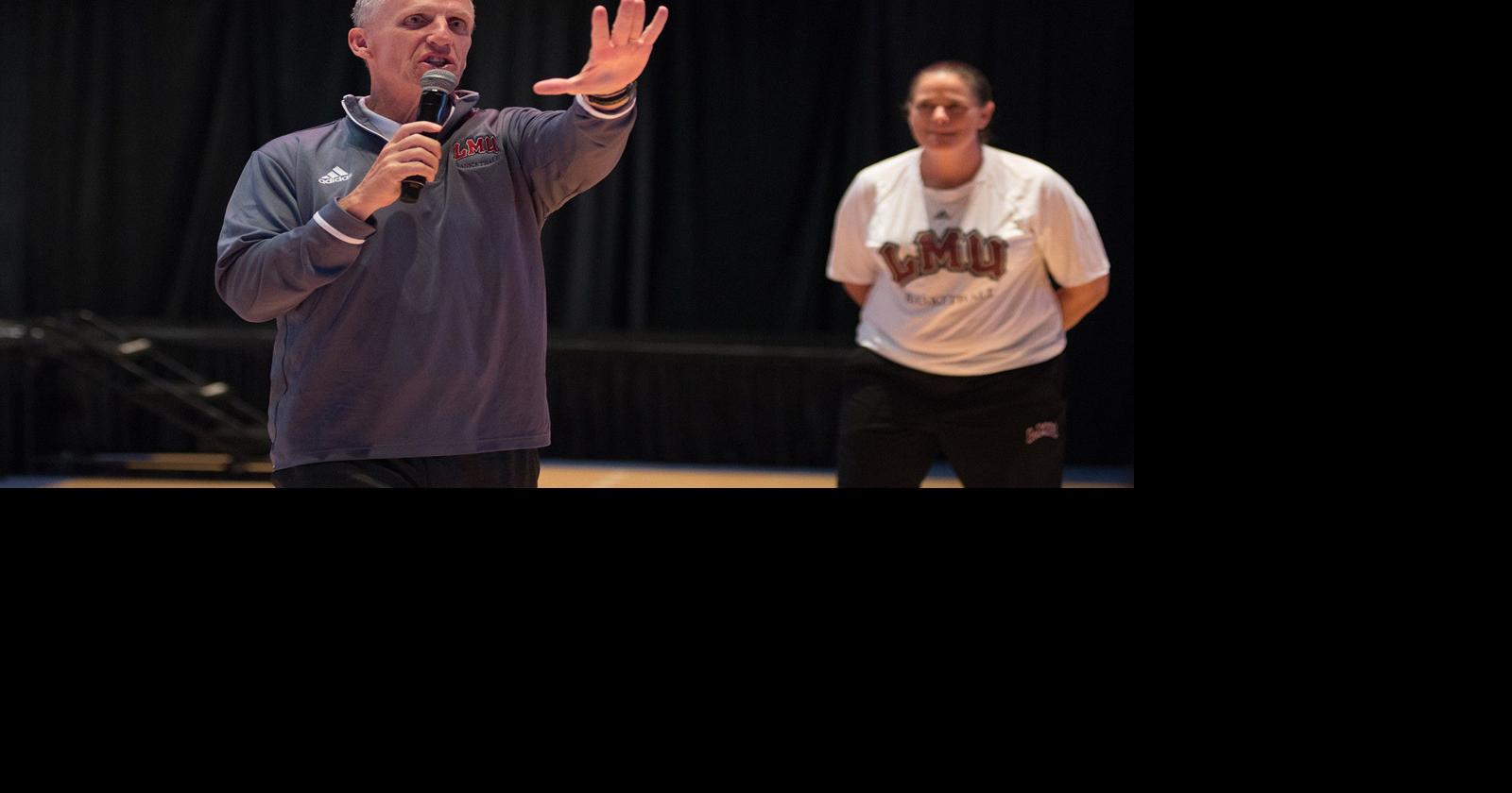 Men's basketball head coach Mike Dunlap hosts free coaching clinic