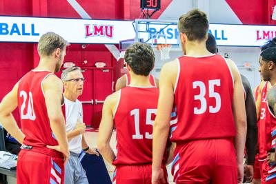 Men S Basketball Starts Season With Open Practice Sports