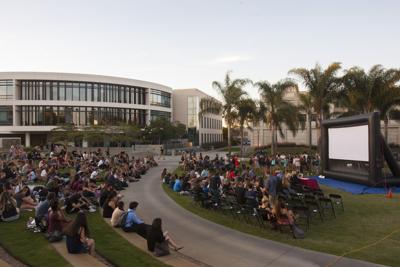 Students react to the presidential debate | News | laloyolan.com