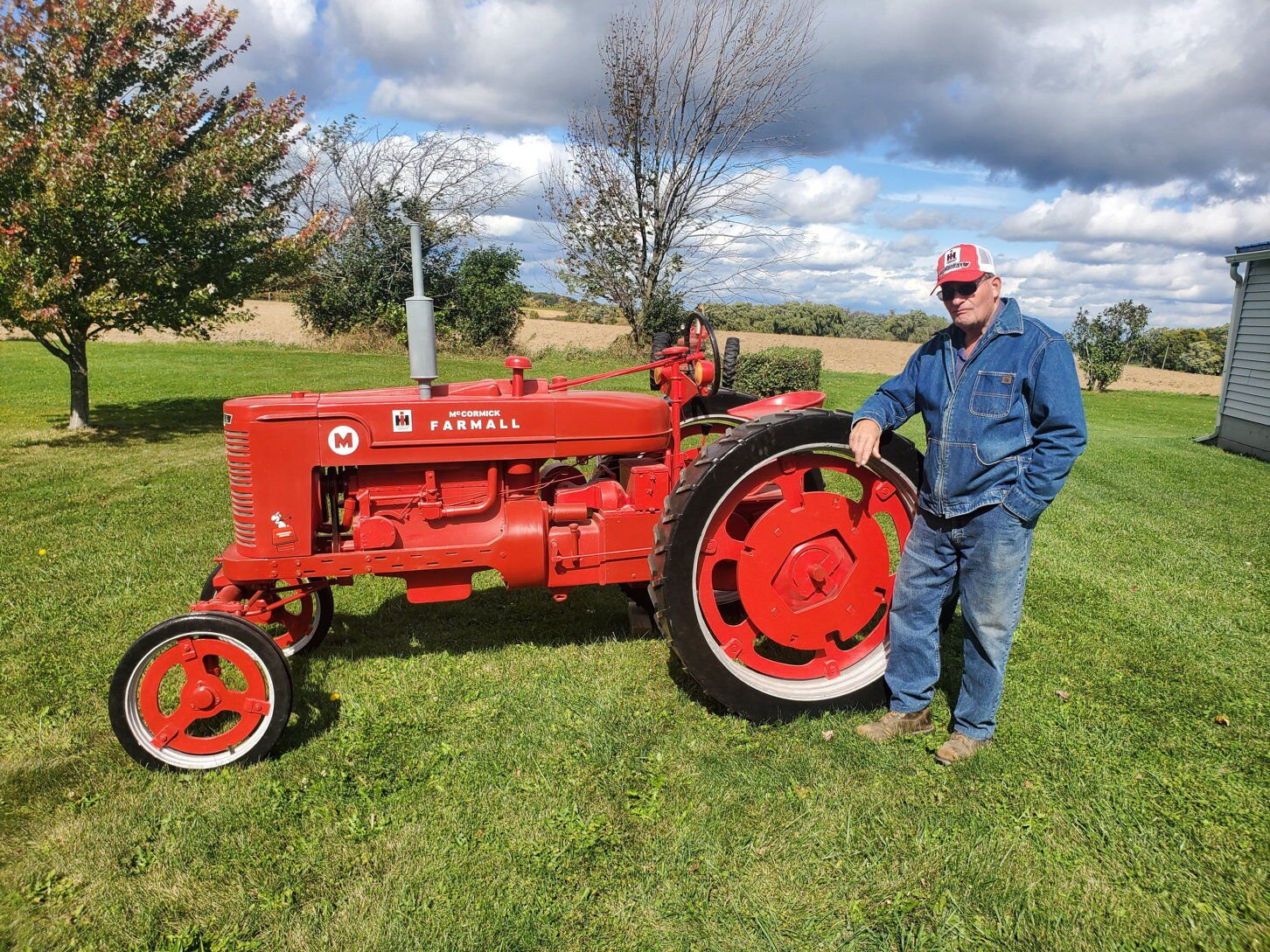 Travis the store tractor building kit