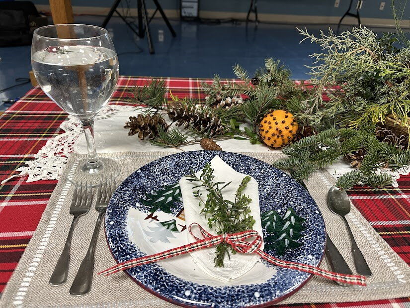 Using Natural Ingredients to Create Festive Holiday Centerpieces