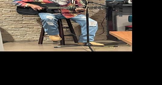 Pennsylvania Open Mic Legend Shares the Spotlight - Vimarsana News