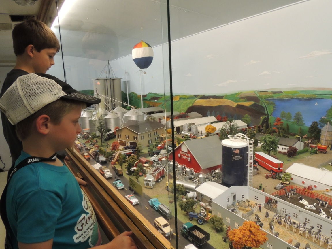 1.32 scale model farm dioramas