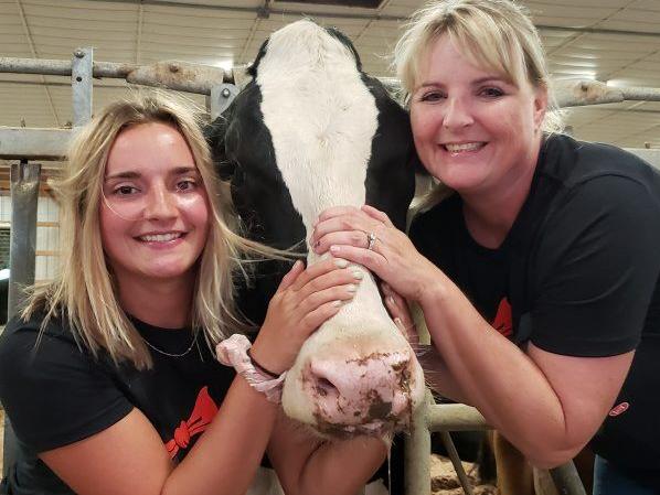 Sisters Turning Dairy Farm Into Smooth-Running Machine - Vimarsana News