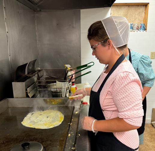 Rise and Shine Weaverland Produce Auction Offers Breakfast for Buyers