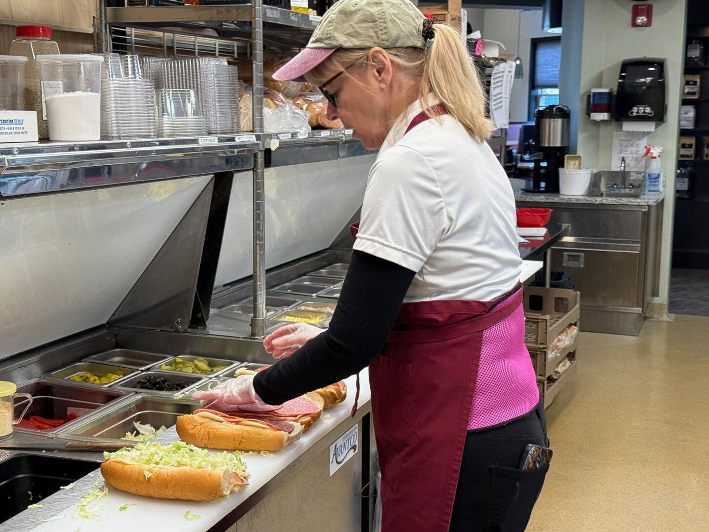 🥓 The difference between original and sweet Lebanon bologna is all about  the flavor punch. Original Lebanon bologna is smoky, tangy, and  fermented—like if summer sausage went to Amish country and got, image size:1396x1047