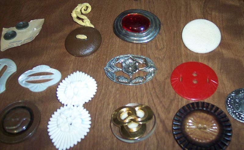 How to Keep Old Clothing Buttons as Collectibles