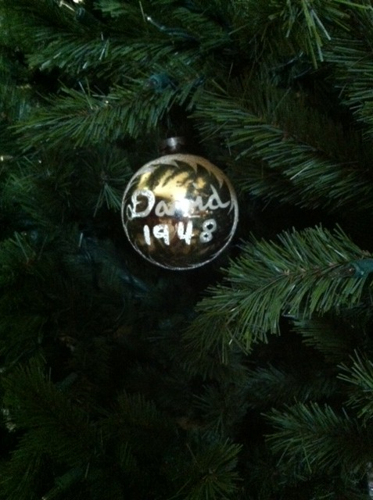 Holiday Traditions D17 Dads Christmas Ball.png