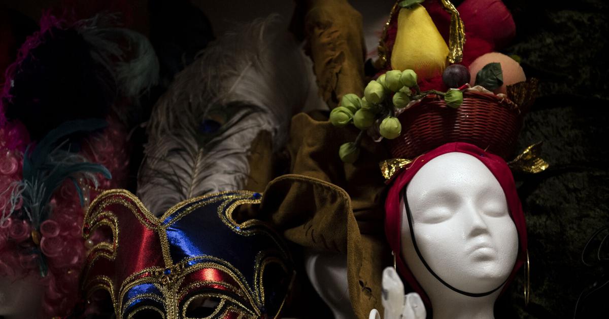 Costume shop sales in Lancaster County for Halloween
