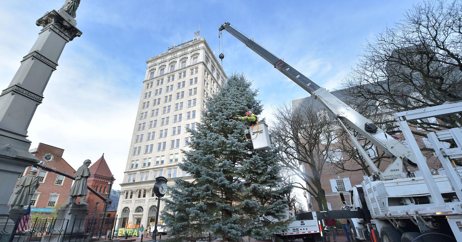 Christmas tree arrives in downtown Lancaster city [photos]