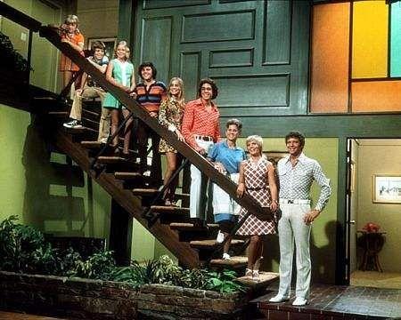 An Interior Designer Takes On The Brady Bunch Home Garden