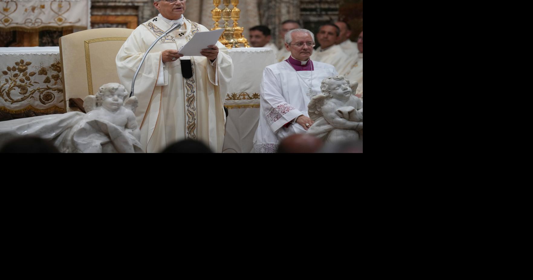 Papa vuelve al santuario donde rezó tras su elección y devela fresco del acontecimiento