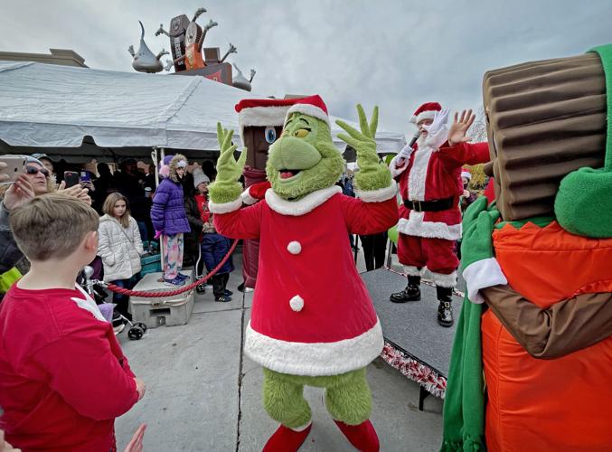 Santa (and the Grinch) arrive at Hershey Chocolate World Saturday ...