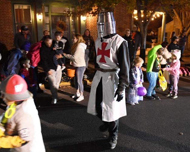 Lititz Knight makes his final hurrah at Lititz Halloween Parade [photos ...