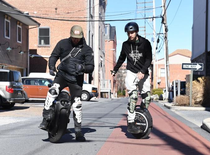 Electric unicycles in the city [photos]
