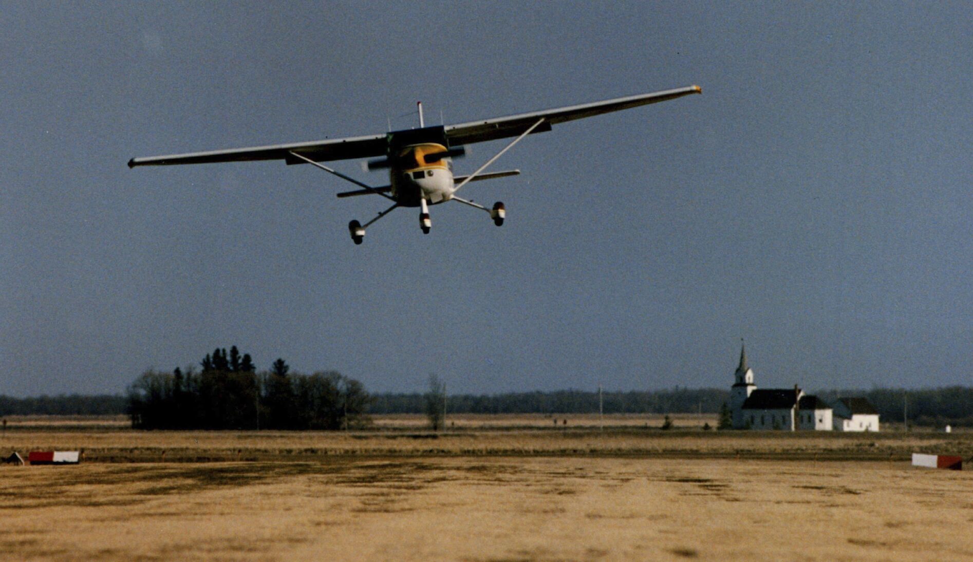 Aeropuerto Con Pista En La Frontera Entre EEUU Y Canadá Cerrará ...