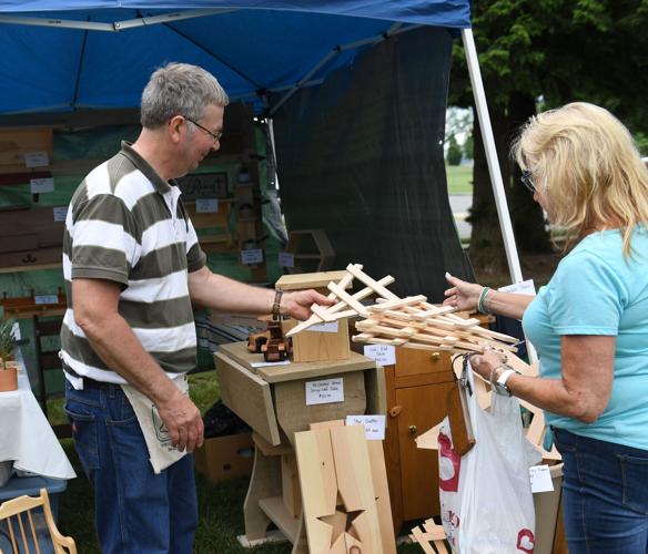 New Holland hosts arts and crafts show [photos] Entertainment