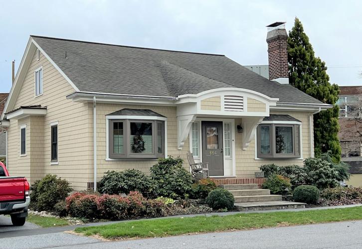 HG Bungalow 11 A8 Single story low roof pitch .jpg