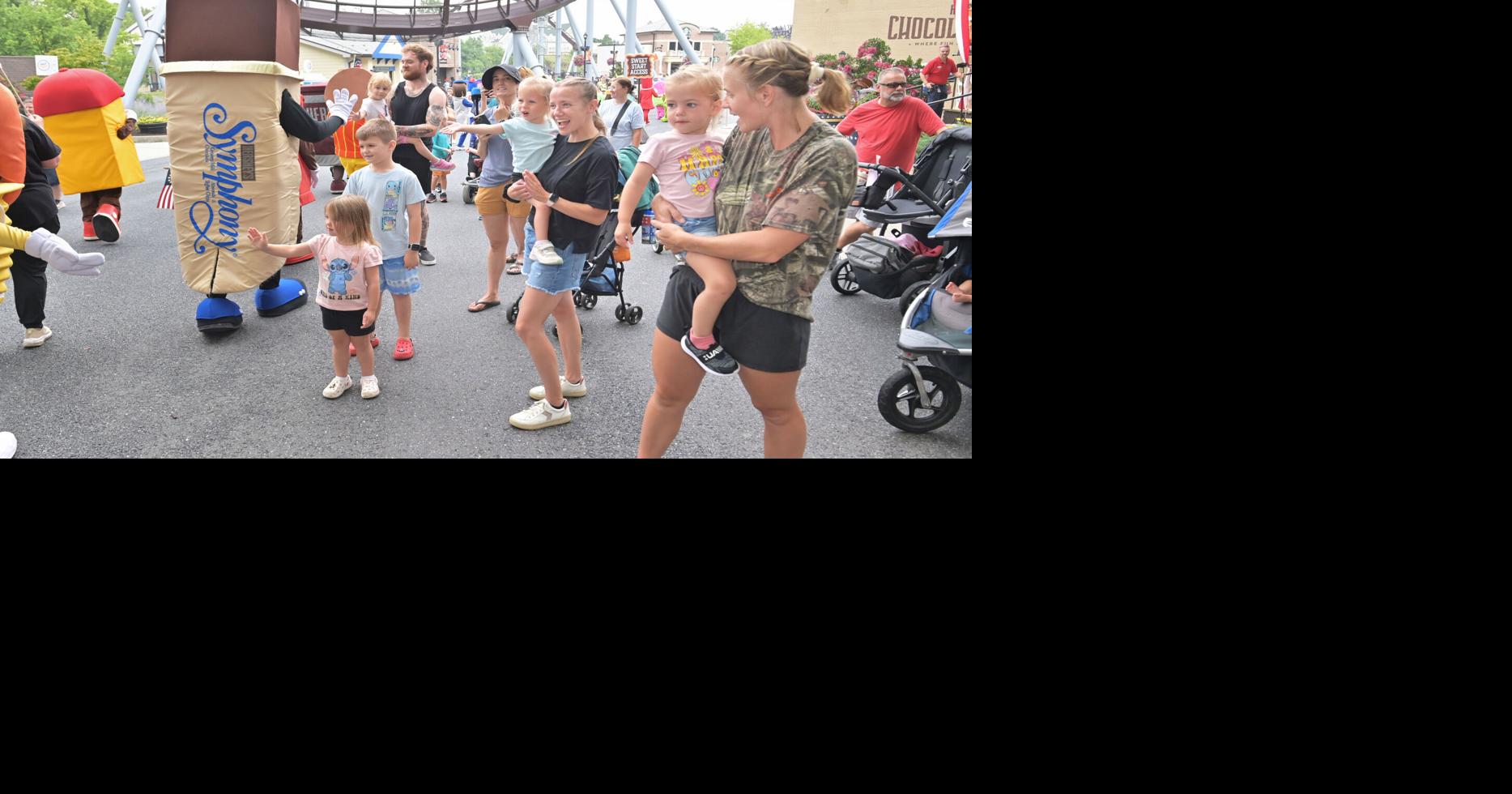 HersheyPark Mascots 9.jpg