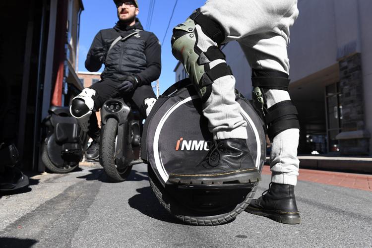 Electric unicycles in the city [photos]