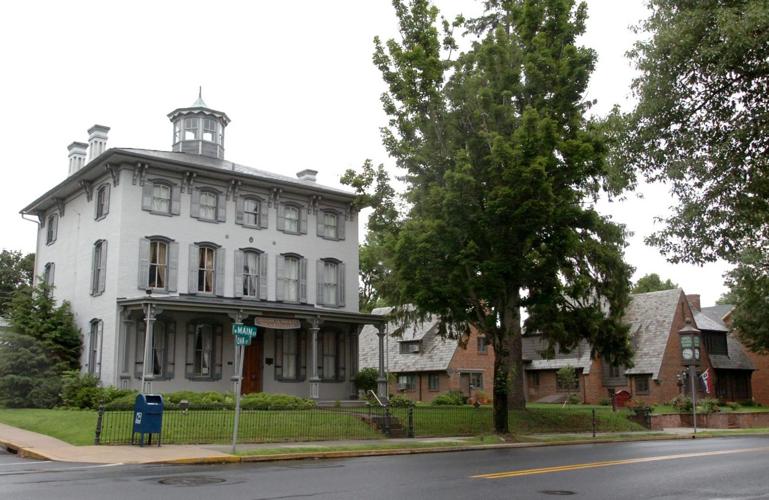 Deck the halls with 10 holiday house tours in the Lancaster County area