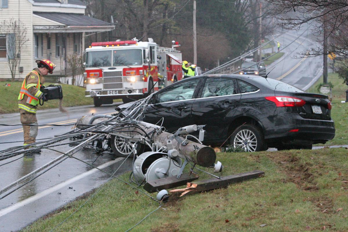 Crash injures 2, knocks out power to 1,500 people in Warwick Twp