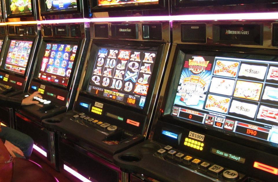 Are slot machines legal in wisconsin bars near me
