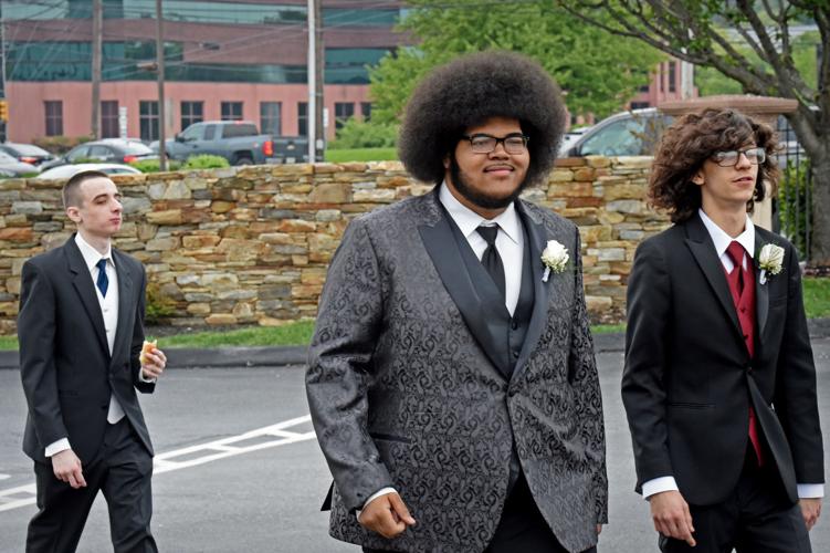 Conestoga Valley students dress to impress for prom [photos] Local News