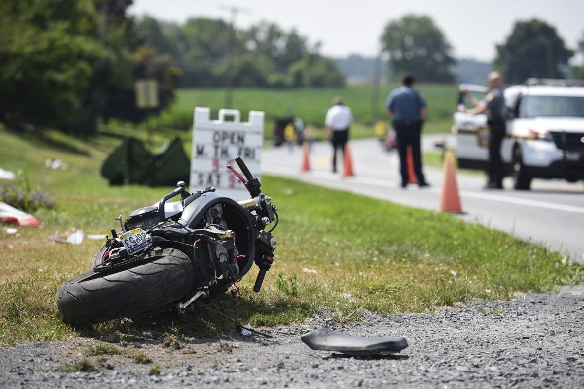 1 motorcyclist injured, 1 fled scene after Willow Street crash in