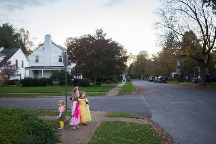 Trickortreating on Halloween eve [photos] Local News
