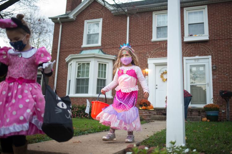 Trickortreating on Halloween eve [photos] Local News