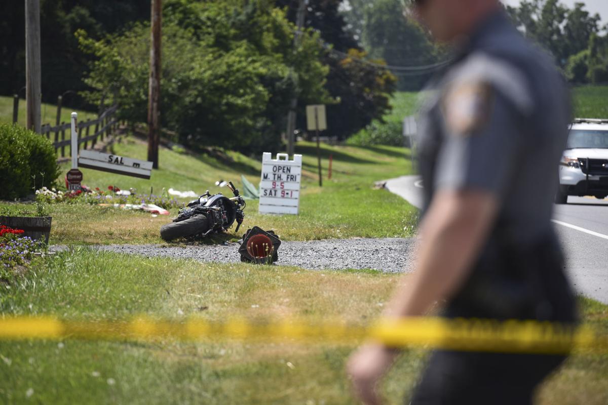 1 motorcyclist injured, 1 fled scene after Willow Street crash in