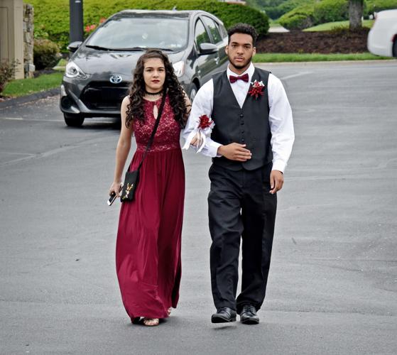 Conestoga Valley students dress to impress for prom [photos] Local News