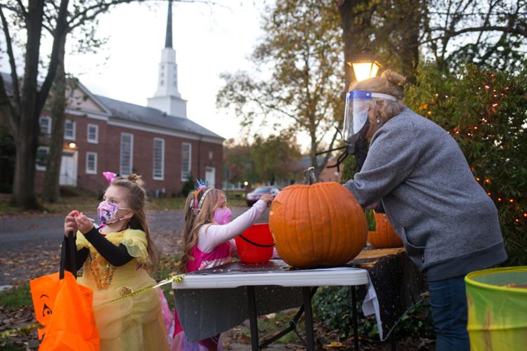 Trickortreating on Halloween eve [photos] Local News