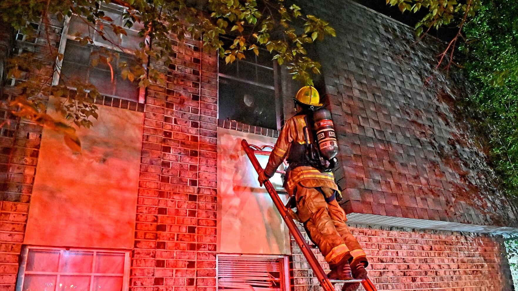 2 displaced after Sunday night fire at Kensington Club Apartments in Lancaster Twp. - Vimarsana News